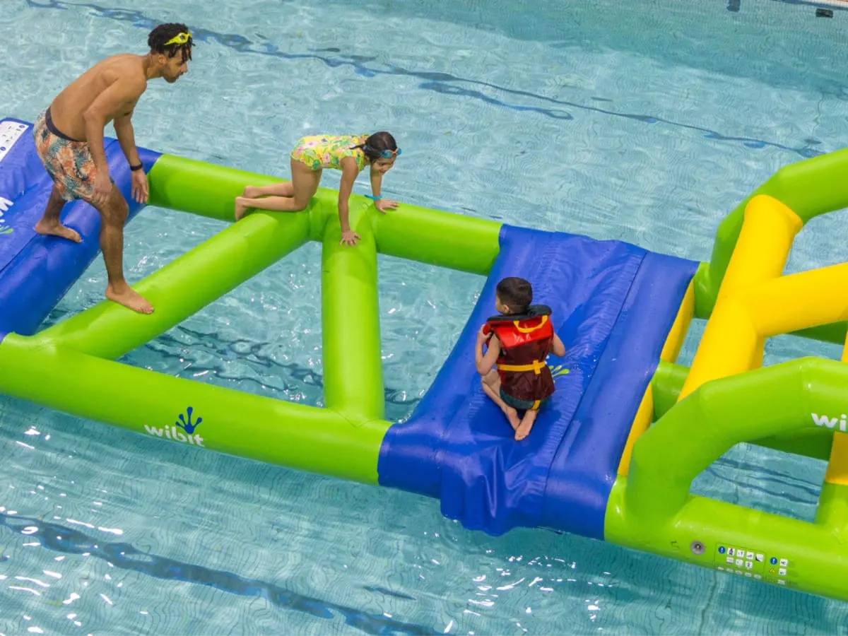 Parcours Wibit dans les piscines de Ville-Marie à la relâche