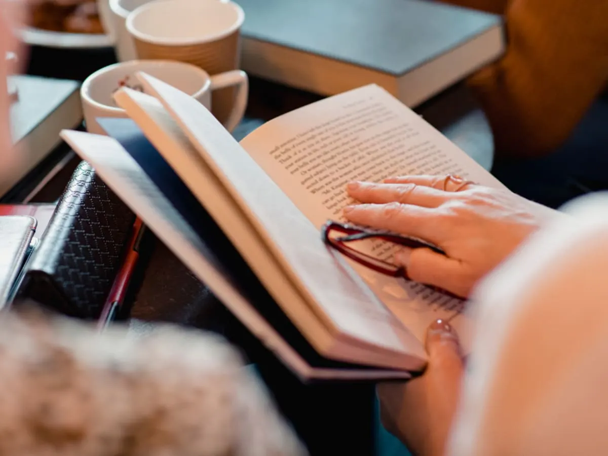 Personne en train de lire